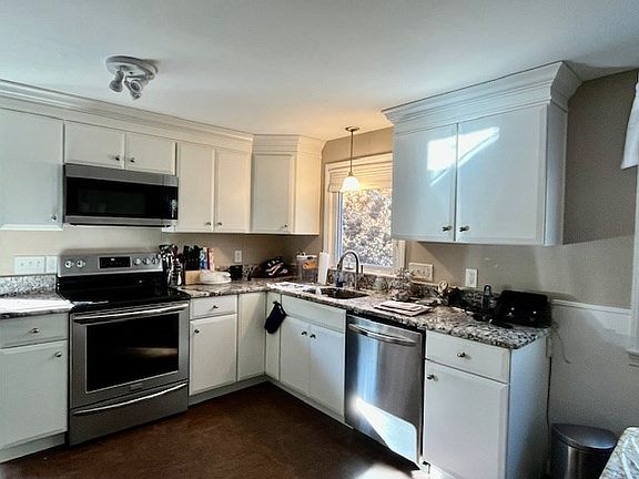 4th image of 83 Old Farm Rd