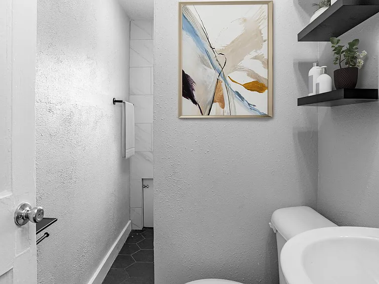2401 Dartmouth Ave N #B — Photo 11