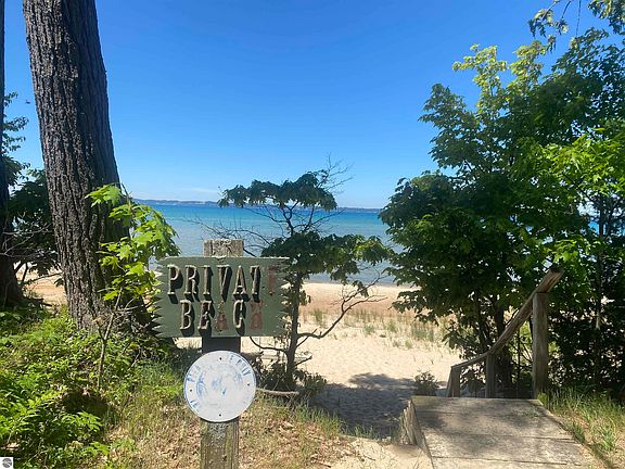 3rd image of 6869 W Harbor Dr