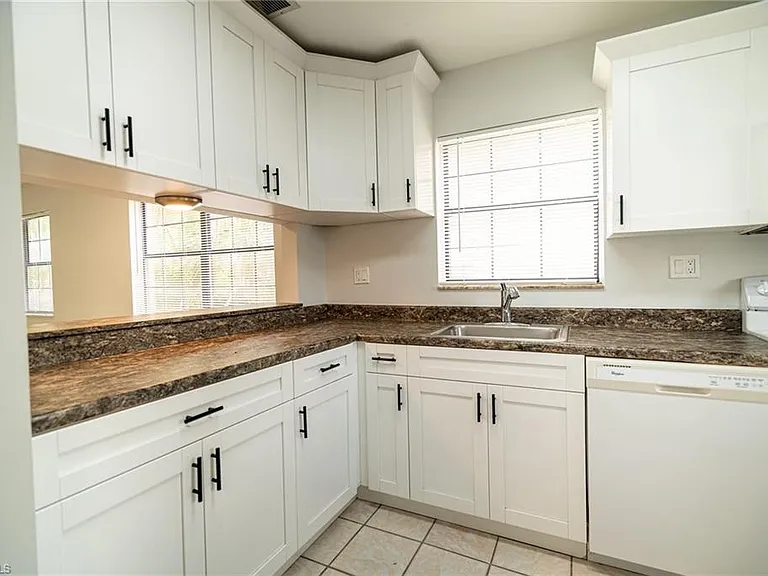 5254 Treetops Dr #J-101 — Photo 5
