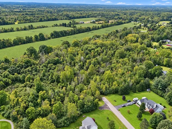 80 Deer Track Ln, Brockport, NY 14420