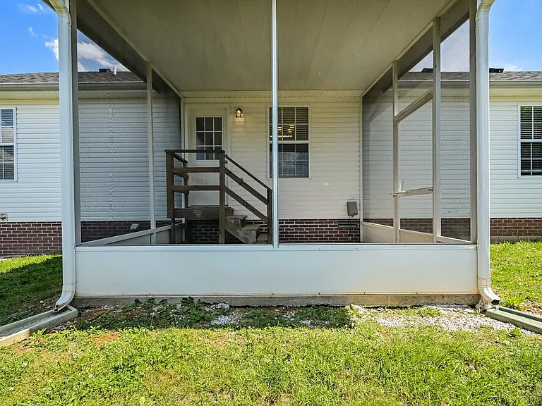 1984 Old Castle Dr — Photo 16
