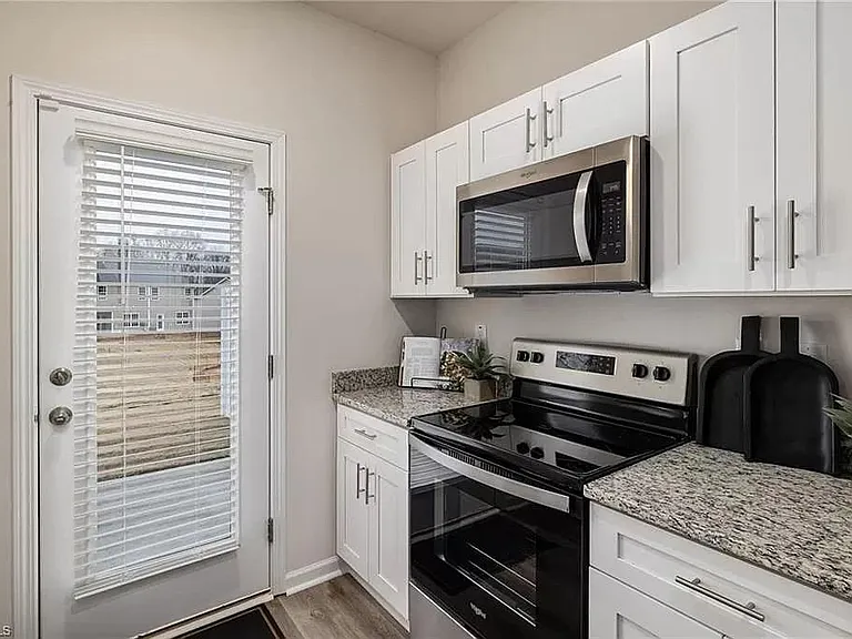 1115 Evelynnview Ln — Photo 17