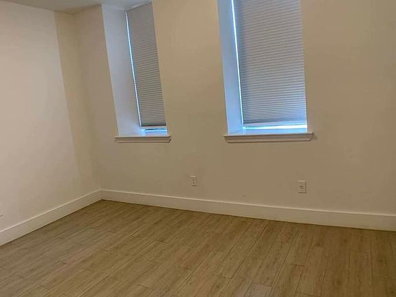 4th image of 32 Saint Nicholas Pl #A