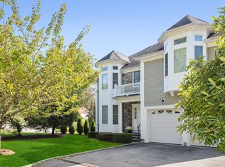 95 Robinhood Rd, White Plains, NY 10605