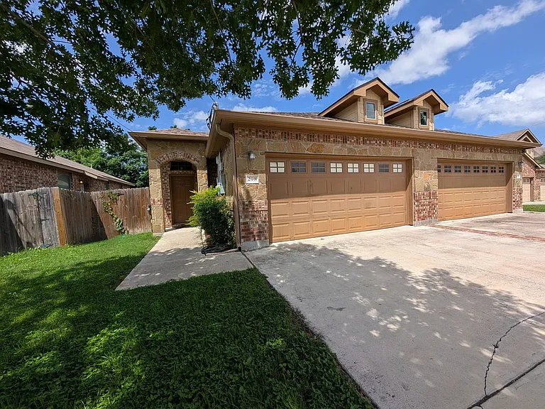 298 Rosalie Dr — Photo 1