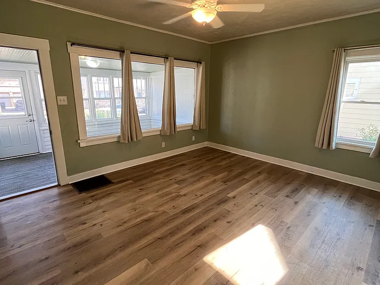 806 Marsh St — Photo 8