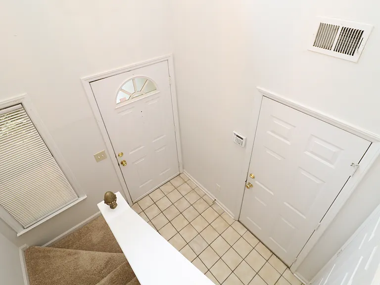 102 Union Jack Ln — Photo 3