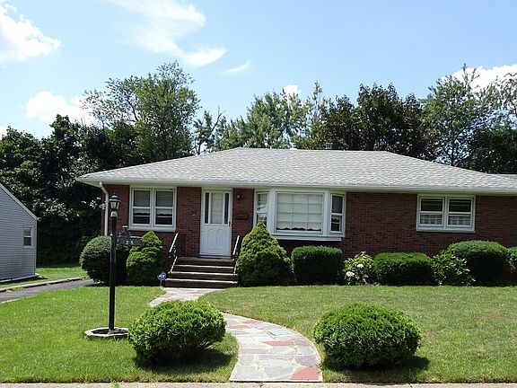 3rd image of 23 Lawrence Ct