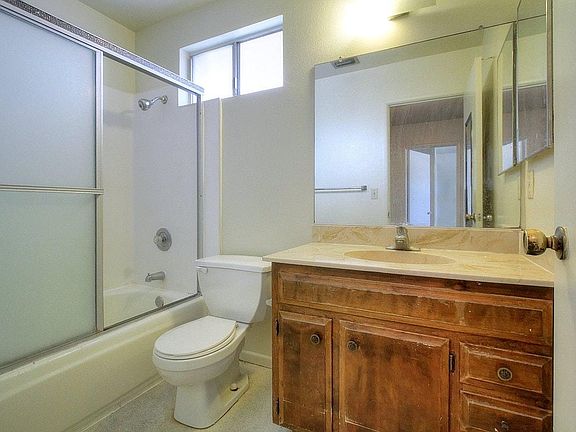 5th image of 11120 Bellaire St APT E