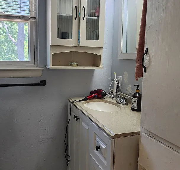 1015 S Welch St — Photo 11
