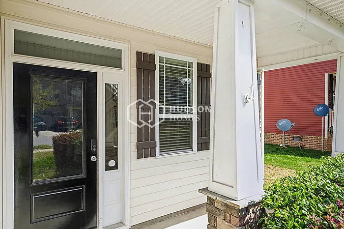 4 bed, 2.5 bath, 2320 sqft, $2,299 — Photo 4