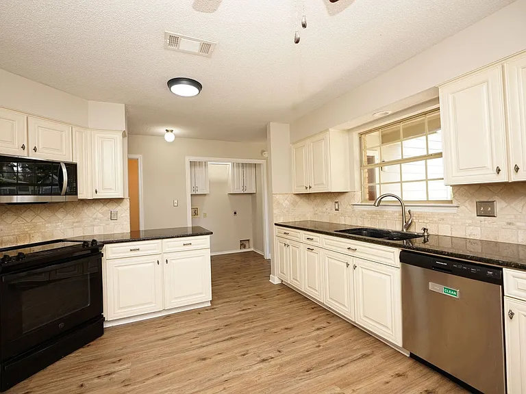 1613 Mariah Way E — Photo 16