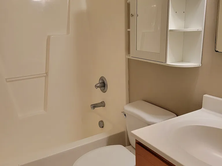 202 Adams St — Photo 11