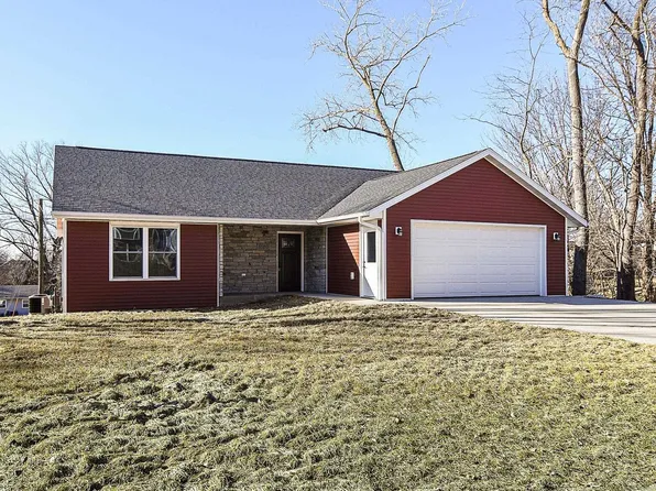 8820 Conrad Ave, East Dubuque, IL 61025