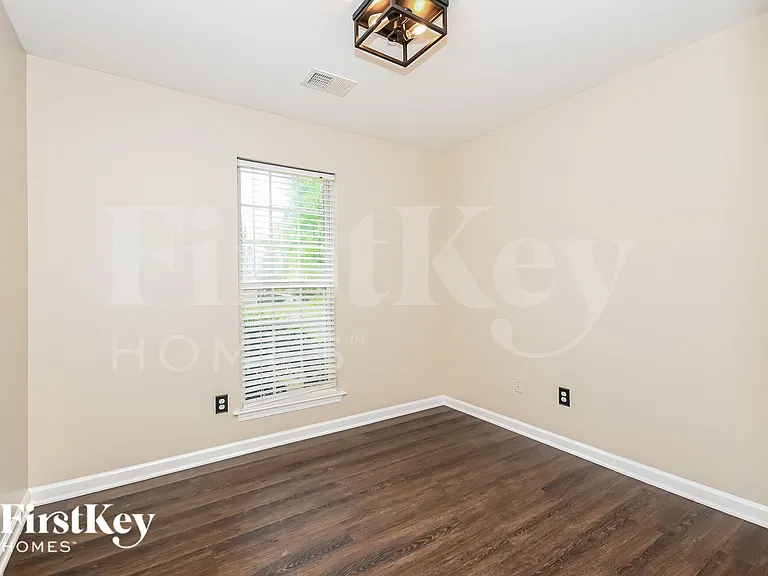 2033 Greenhill Pass — Photo 11