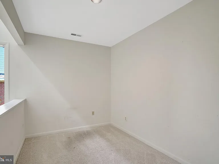 203 W Glendale Ave — Photo 42