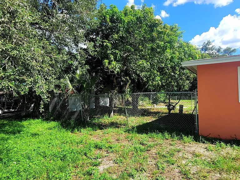 2605 Jackson St — Photo 11