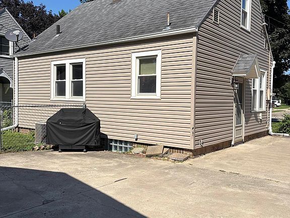 2nd image of 230 S Indiana Ave