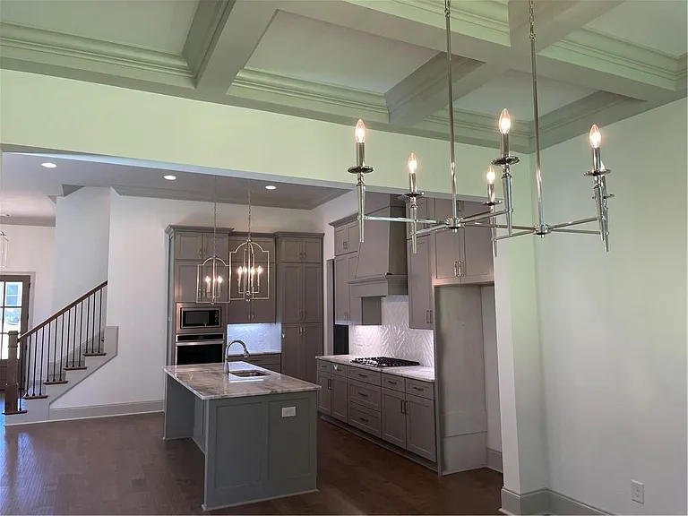441 Windsor Dr — Photo 4