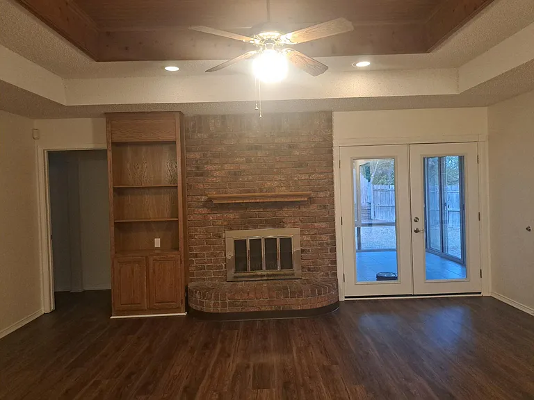 1325 Colorado Dr — Photo 12
