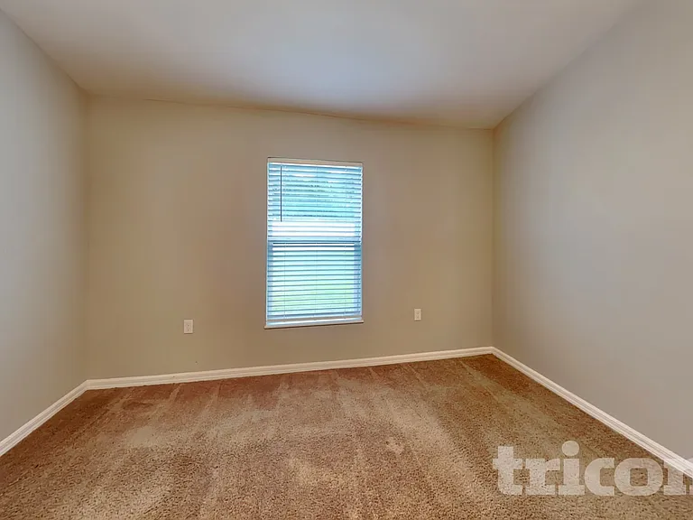 57 Pilgrim Dr — Photo 6