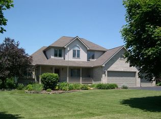 23 Fox Glen Dr, Yorkville, IL 60560