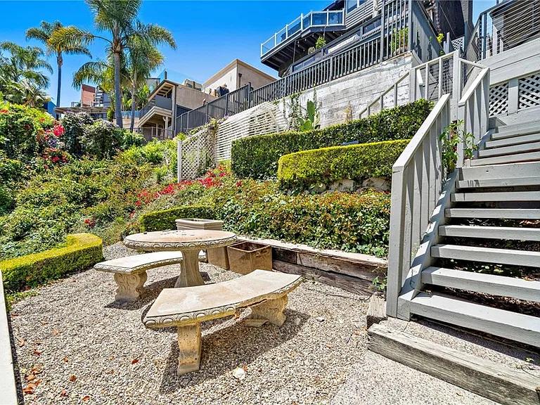 228 Hazel Dr — Photo 44