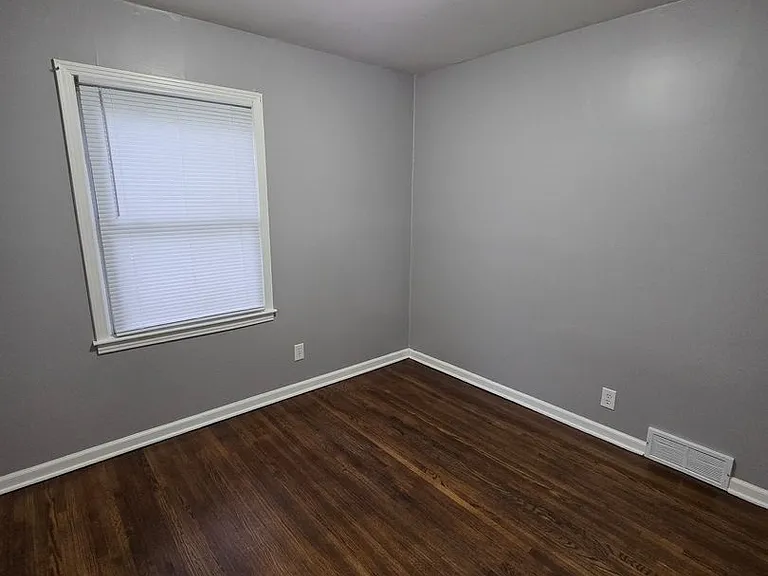 2119 S Glenn St — Photo 11
