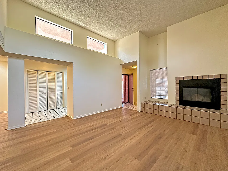 3988 N Roger Ln