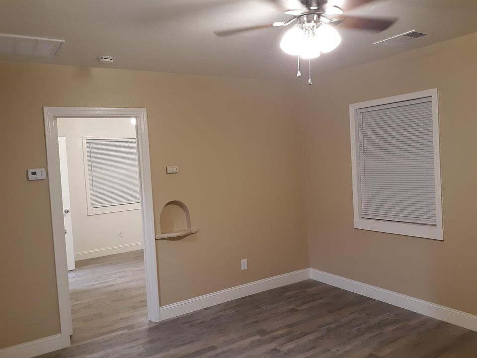 Living room with view to bedroom