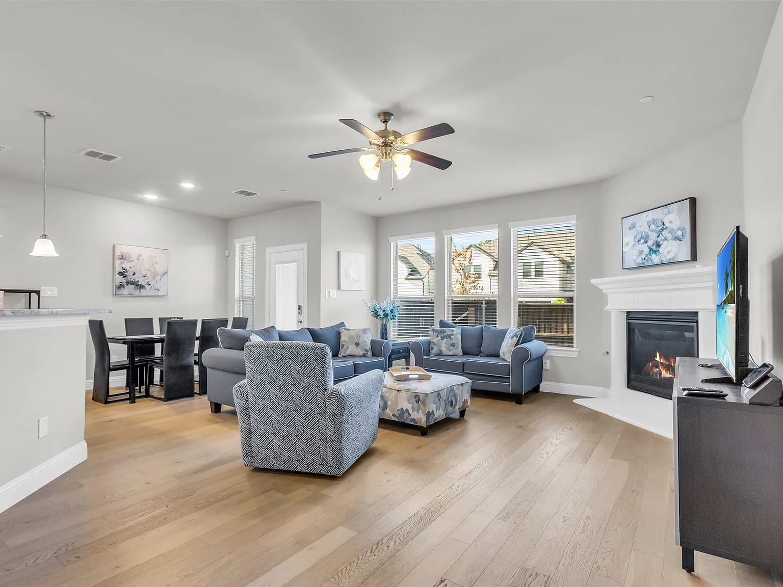 3 bed, 2.5 bath, 1867 sqft, $3,200 — Photo 3