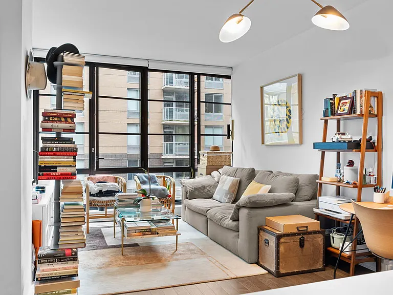261 W 25th St #4A — Photo 4