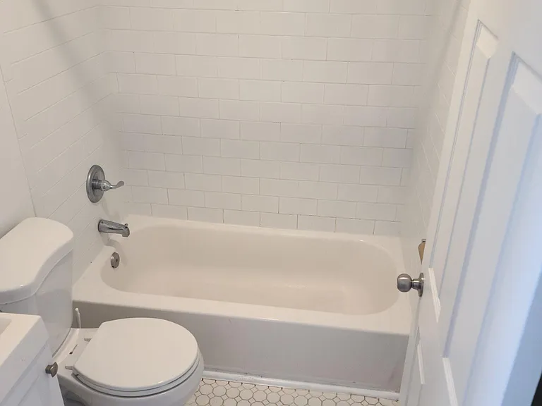 835 Livingston St — Photo 19