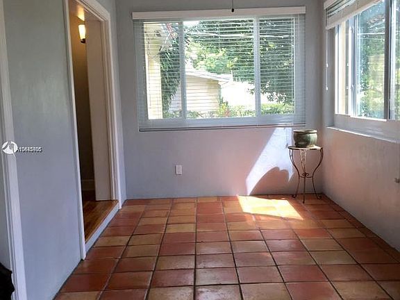 5th image of 122 Romano Ave