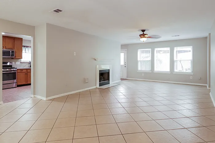 1206 Caraquet Dr — Photo 2