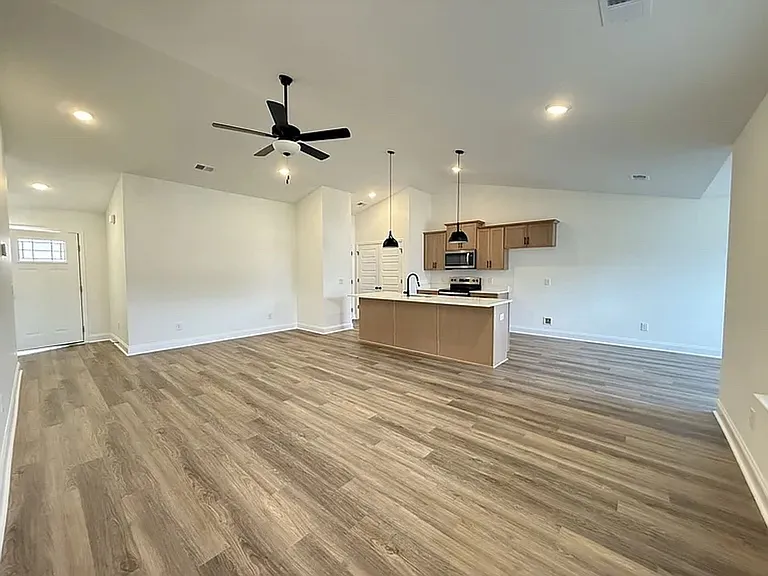 2092 Melanie Dr — Photo 2
