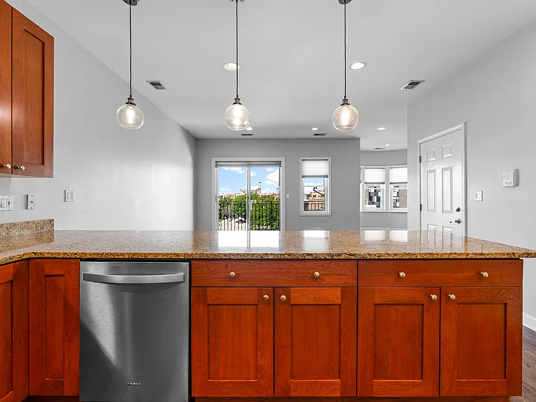 529 N Racine Ave #3 — Photo 3