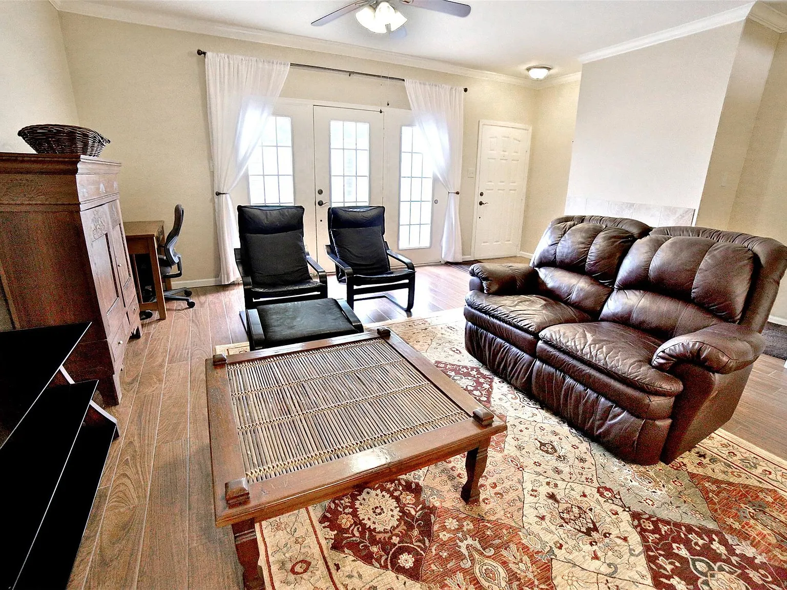 2 bed, 2.5 bath, 1740 sqft, $1,800 — Photo 2