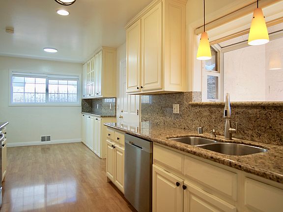 3rd image of 5089 Glentree Dr