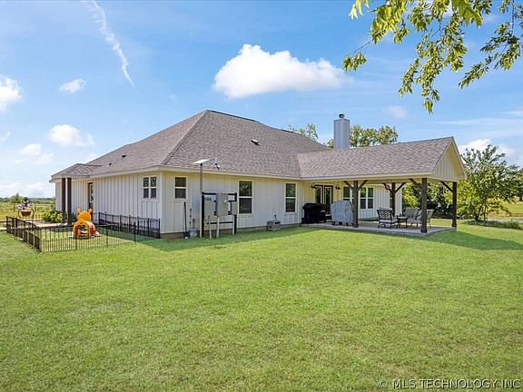5th image of 17957 Bridgeview Rd