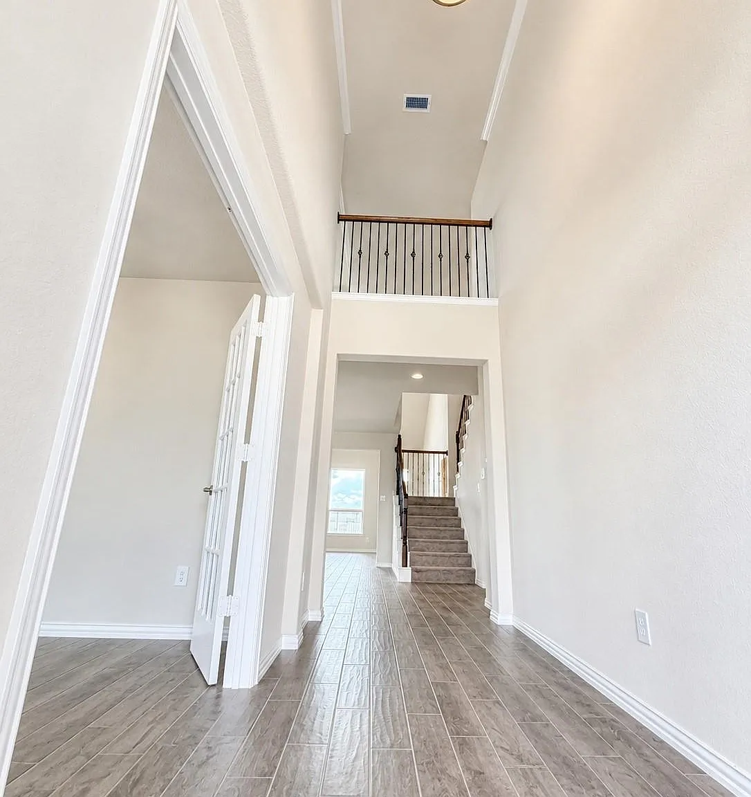 4 bed, 3.5 bath, 2740 sqft, $2,700 — Photo 3
