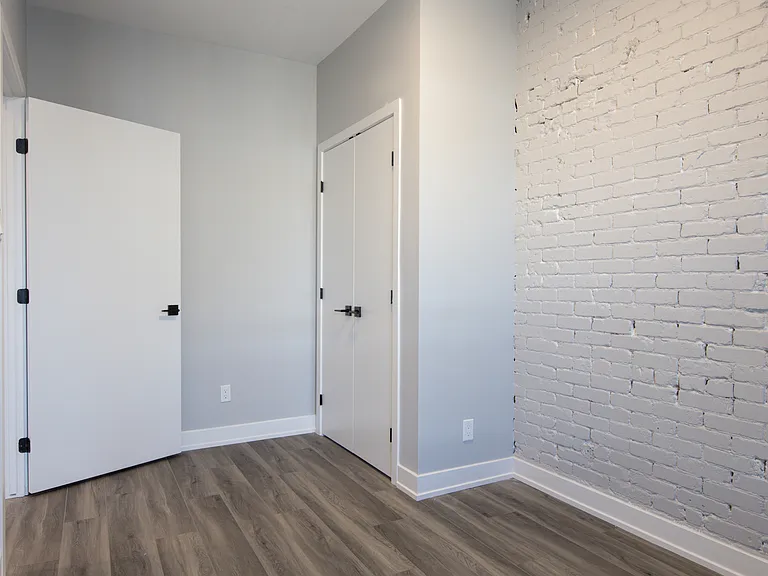 404 Elgin St — Photo 21