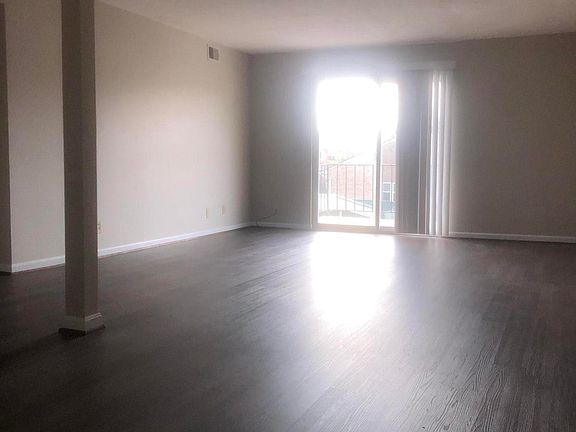 3rd image of 705 La Fontenay Ct