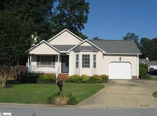 2 Manor Ct, Simpsonville, SC 29681