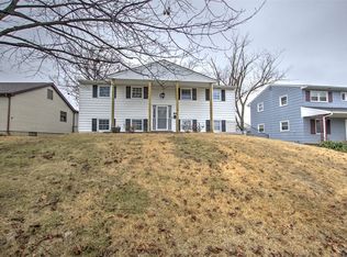 30 Ridge Lane Dr, Decatur, IL 62521