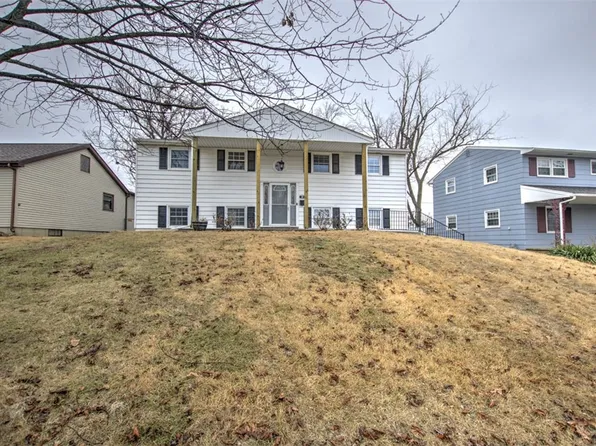 30 Ridge Lane Dr, Decatur, IL 62521