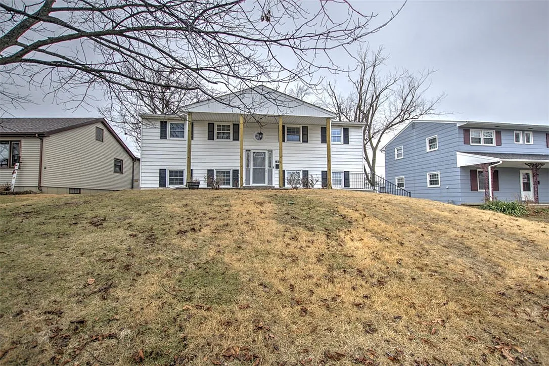 30 Ridge Lane Dr photo 1