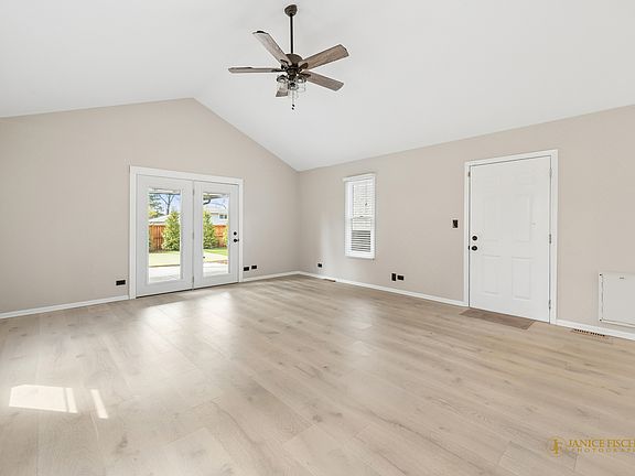 5th image of 228 Raymond Ave