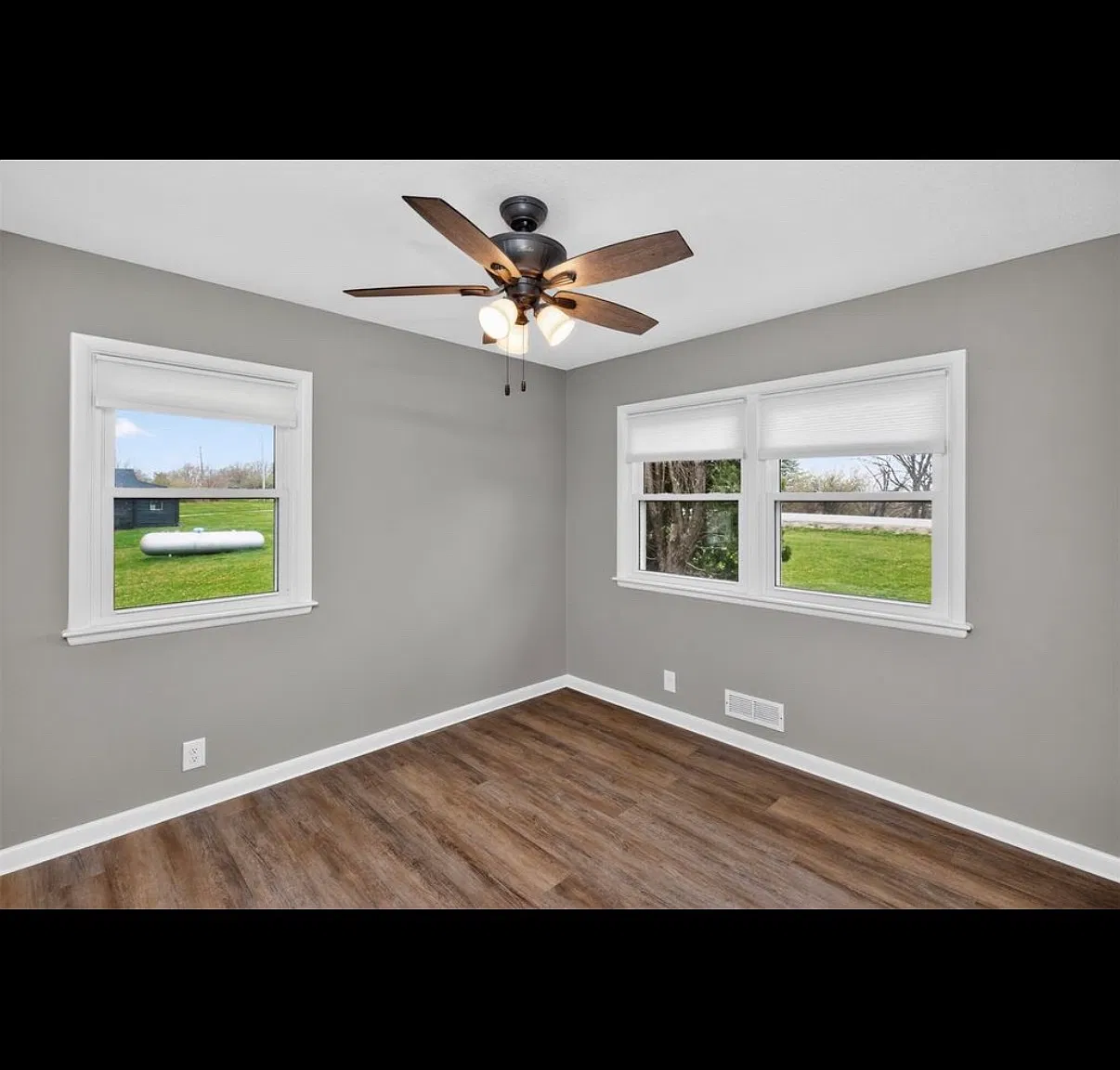 3 bed, 988 sqft, $1,800 — Photo 1
